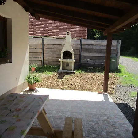 Rekreacni Dum V Brdech Pod Svatou Annou *